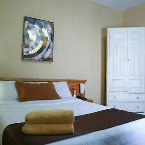 hostal-loro-verde.hotelsquito.com/